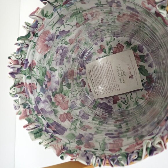 Vintage May Series Longaberger Sweet Pea basket - Picture 7 of 9